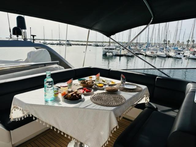Motoryacht 21 Avec Equipage Hotel Barcelona Luaran gambar