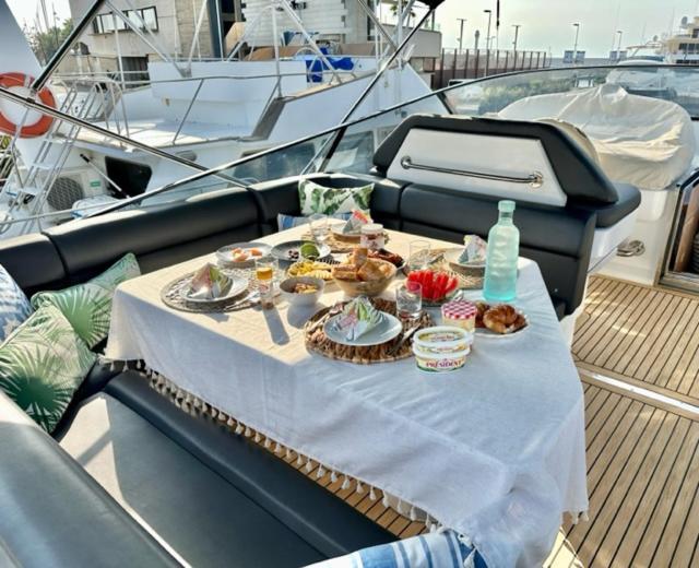 Motoryacht 21 Avec Equipage Hotel Barcelona Luaran gambar